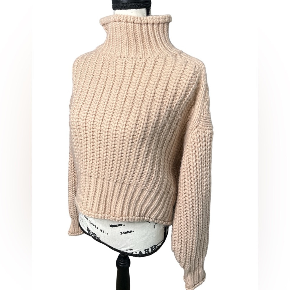 H&M Cream Beige Chunky Ribbed Fisherman Knit Boxy Cropped Turtleneck Sweater M